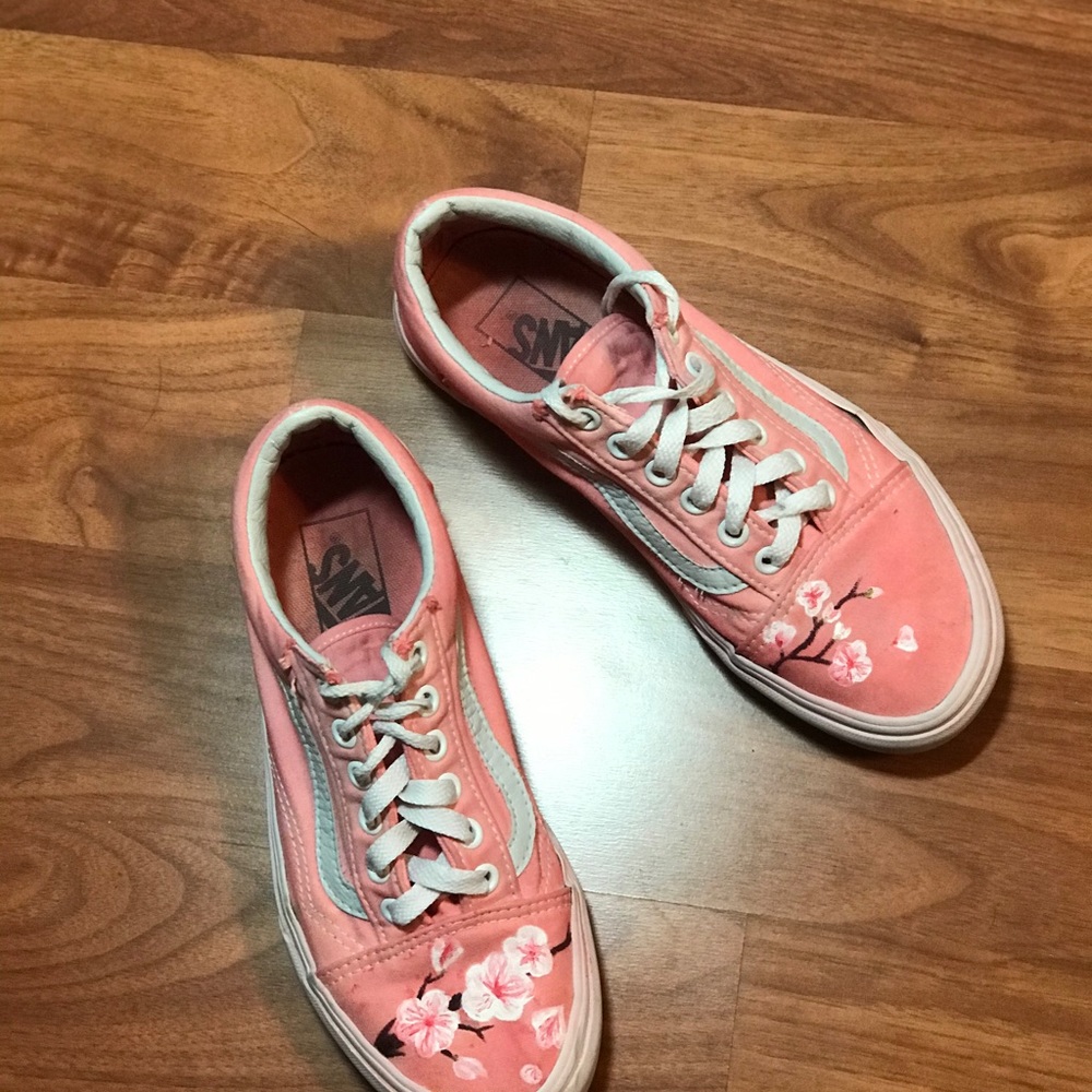 Custom Vans - Picture 2 of 4